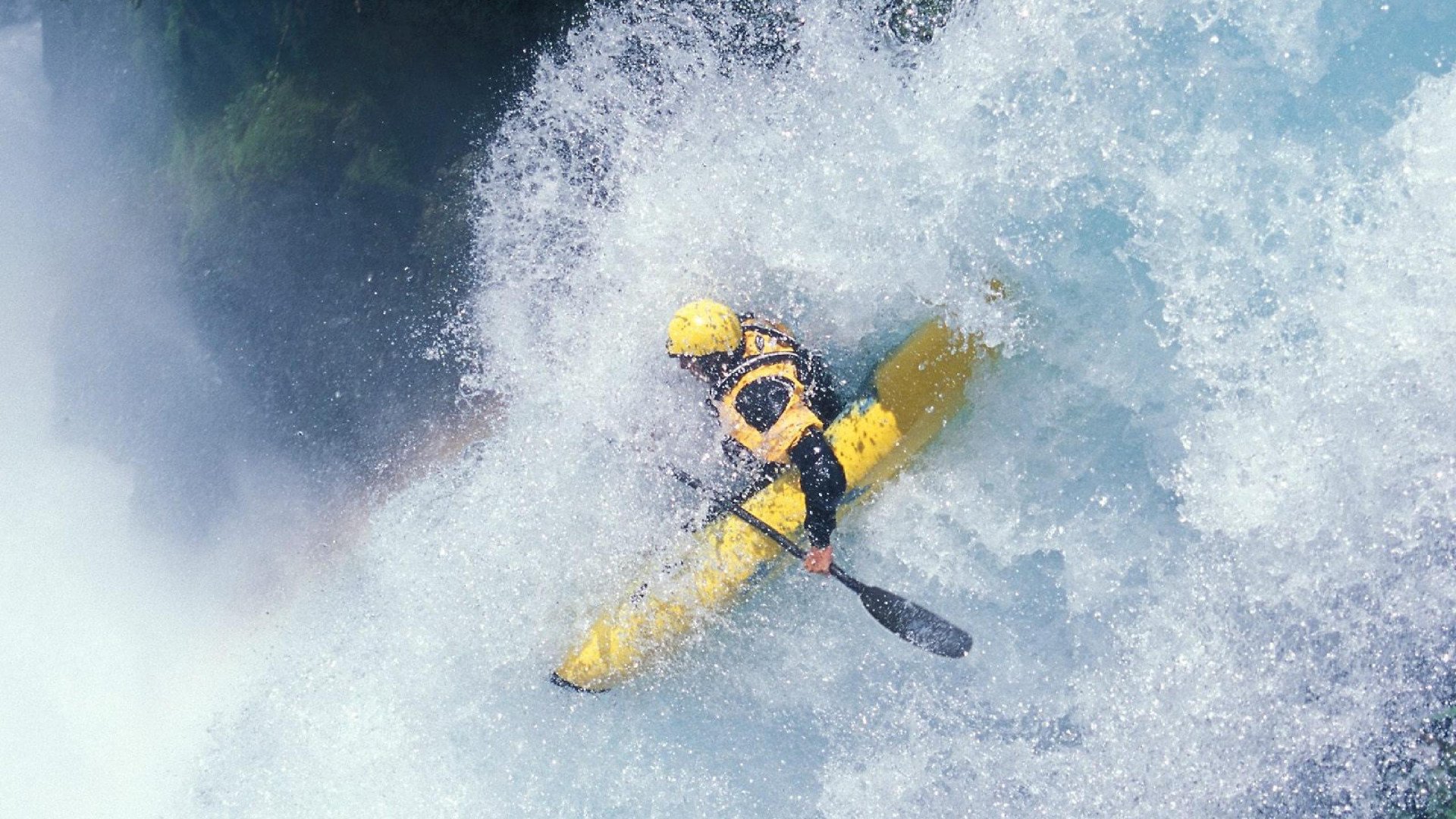 传统古老龙舟节,赛水技艺彰显民族精神,赛龙舟民俗活动介绍