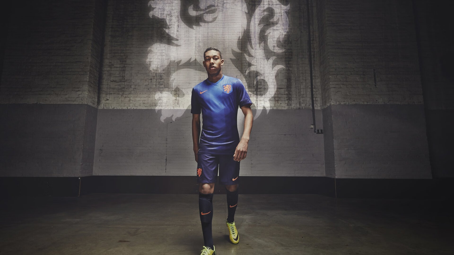 球场上“天才”陌生事:令人忍俊不禁的小插曲,球场上的人都走光了,只剩下我一个修改病句