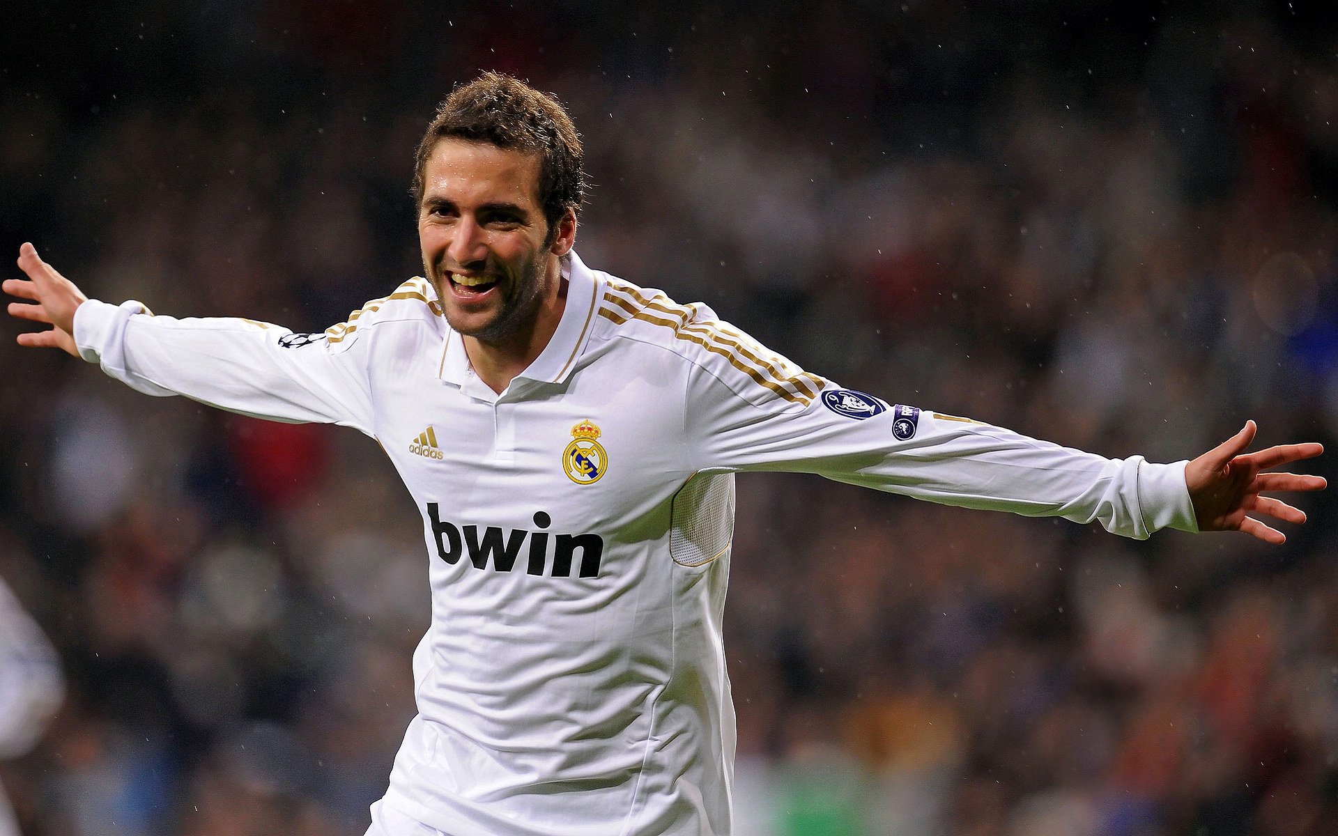 巴西队中场策应完美 铁腰成为核心，巴西中场现役